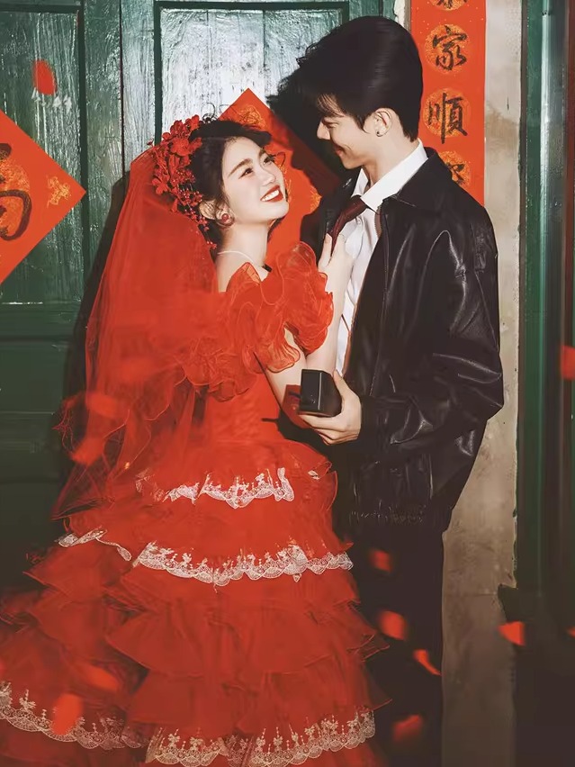 Red Vintage Street Style Weddi - Vintage Fashion Photographers recension och pris