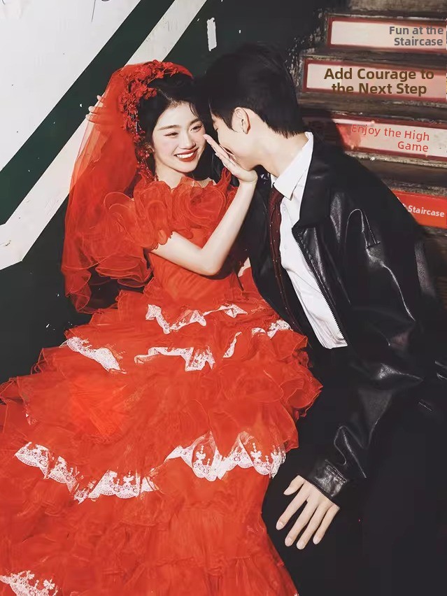 Red Vintage Street Style Weddi - Vintage Fashion Photographers recension och pris