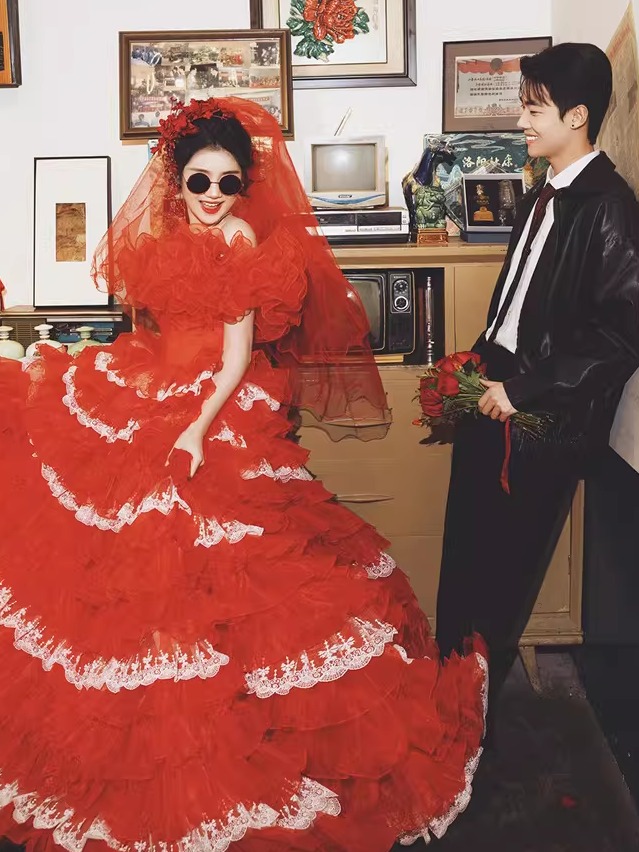 Red Vintage Street Style Weddi - Vintage Fashion Photographers recension och pris