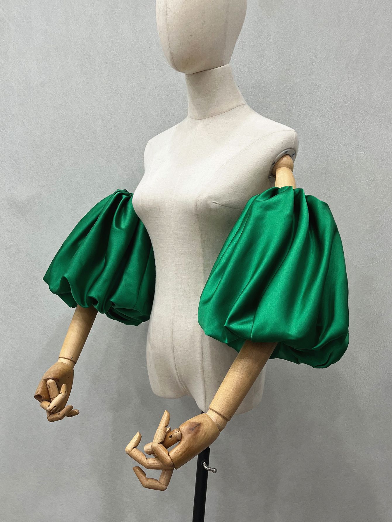 Women's Elegant Designer Puff  - Vintage Fashion Photography recension och pris