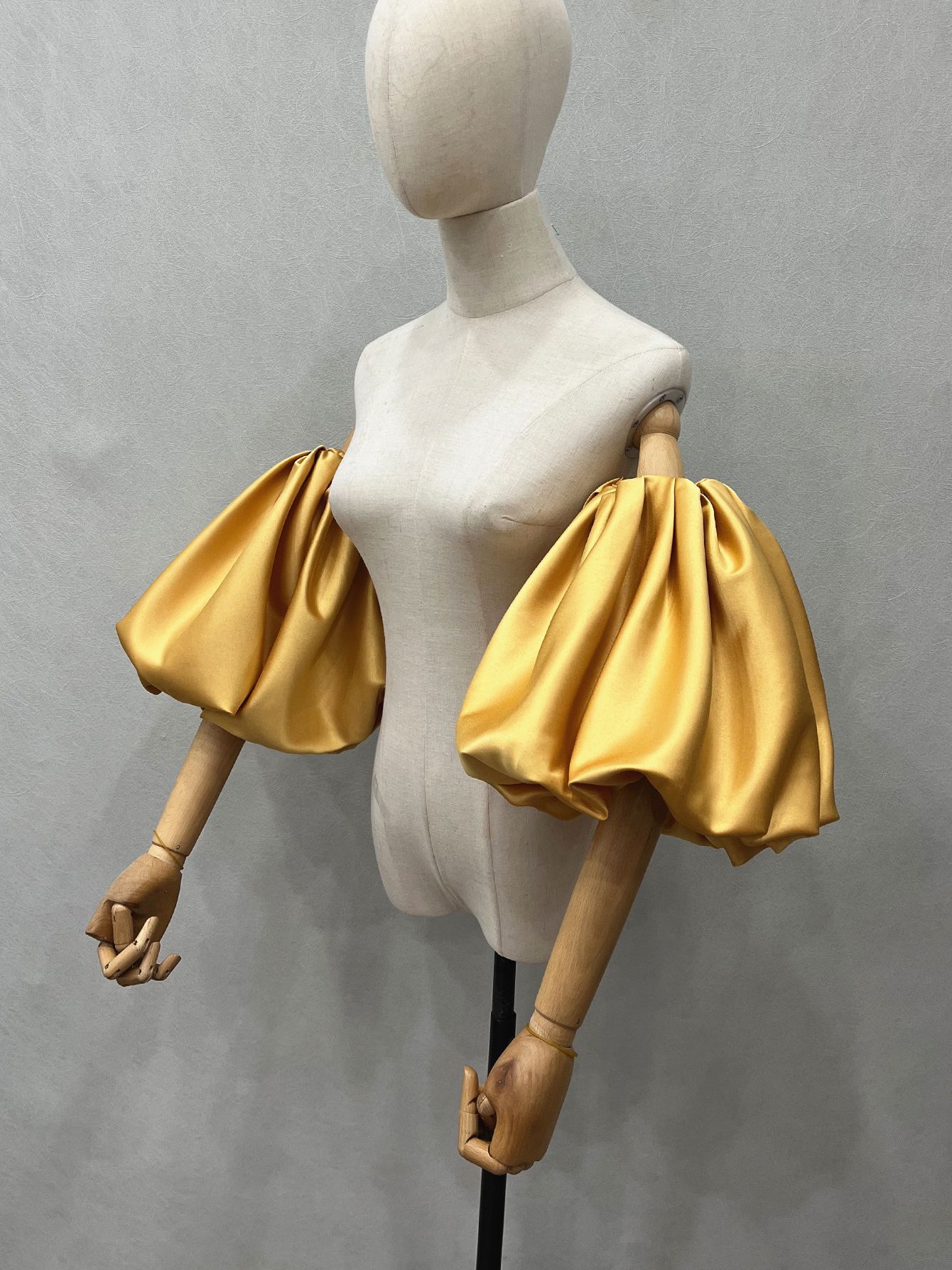Women's Elegant Designer Puff  - Vintage Fashion Photography recension och pris