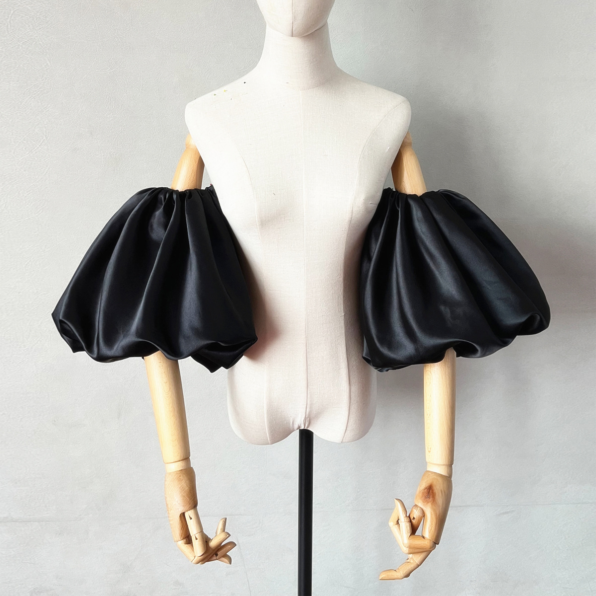 Women's Elegant Designer Puff  - Vintage Fashion Photography recension och pris