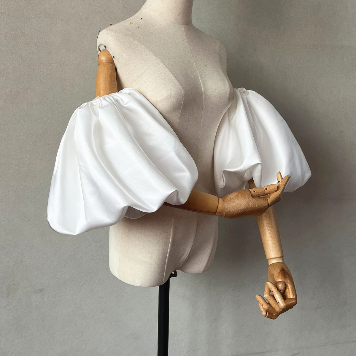 Women's Elegant Designer Puff  - Vintage Fashion Photography recension och pris