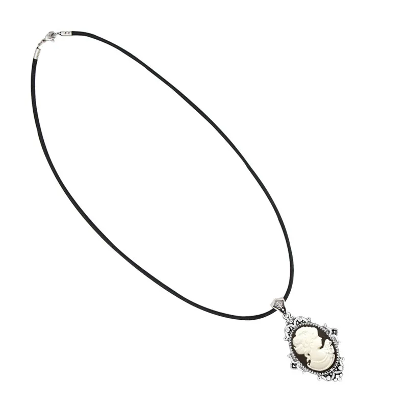 Vintage Look Lady Queen Cameo  - Vintage Fashion Looks recension och pris