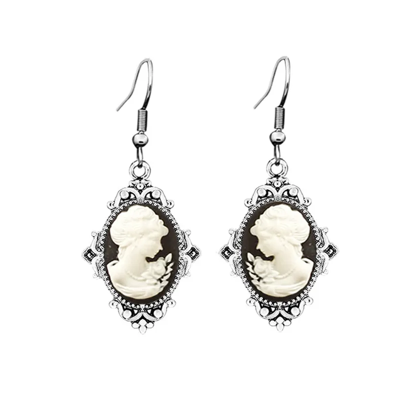 Vintage Look Lady Queen Cameo  - Vintage Fashion Looks recension och pris