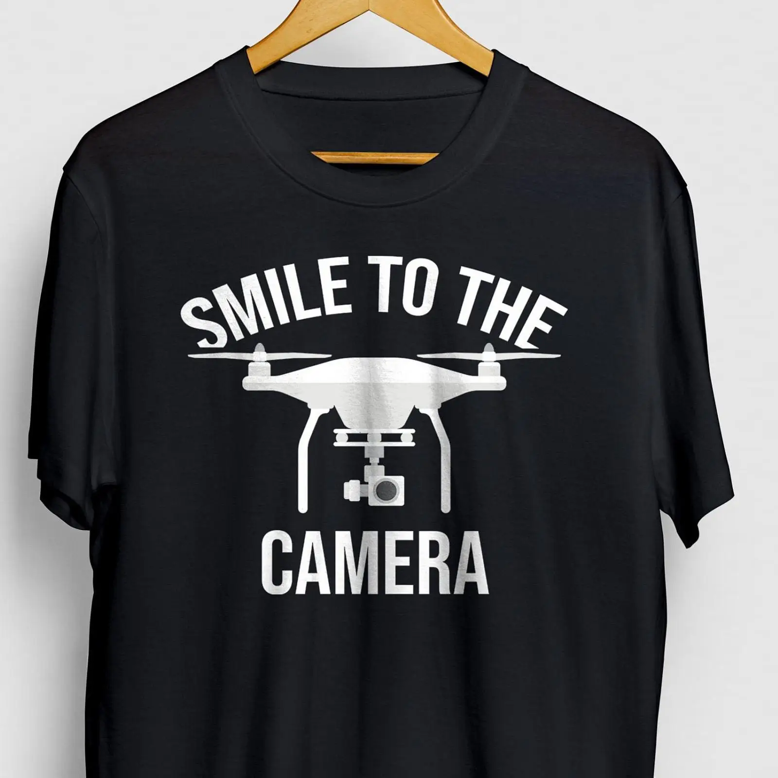 Smile To The Camera Drone Pilo - Vintage Fashion Photography recension och pris