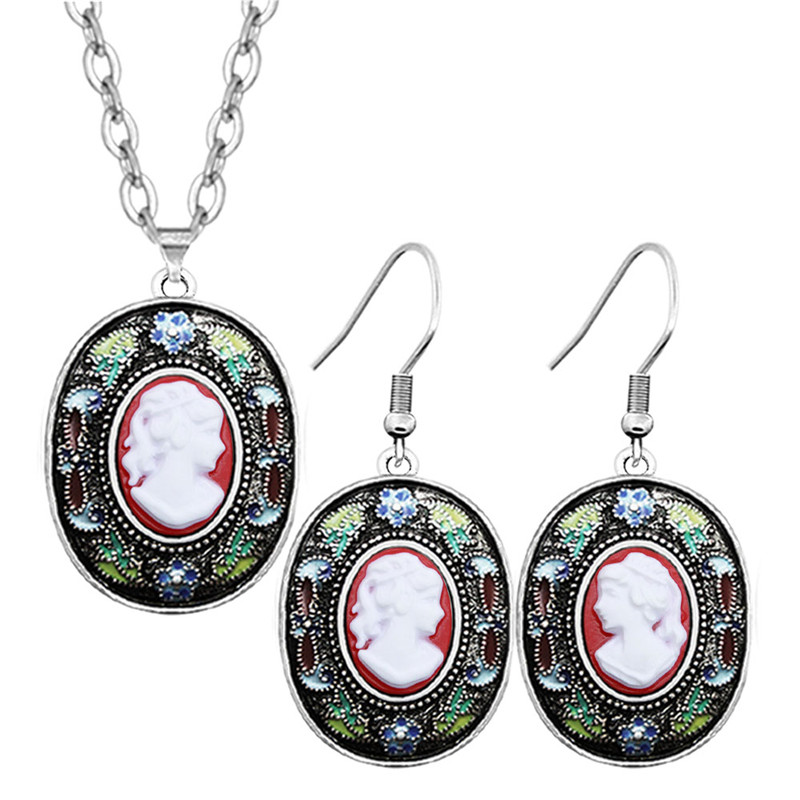 Vintage Look Lady Queen Cameo  - Vintage Fashion Looks recension och pris