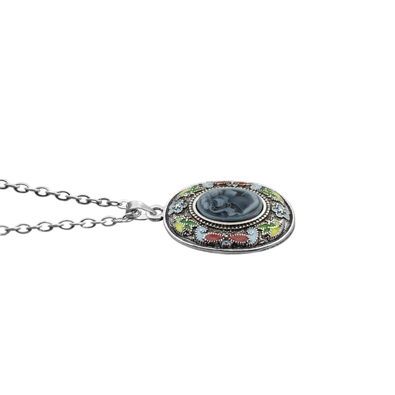 Vintage Look Lady Queen Cameo  - Vintage Fashion Looks recension och pris