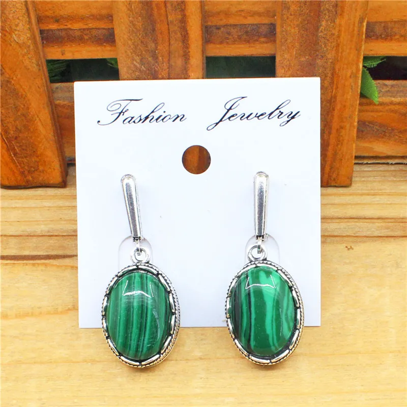 Flower Oval Malachite Dangle E - Vintage Fashion Looks recension och pris