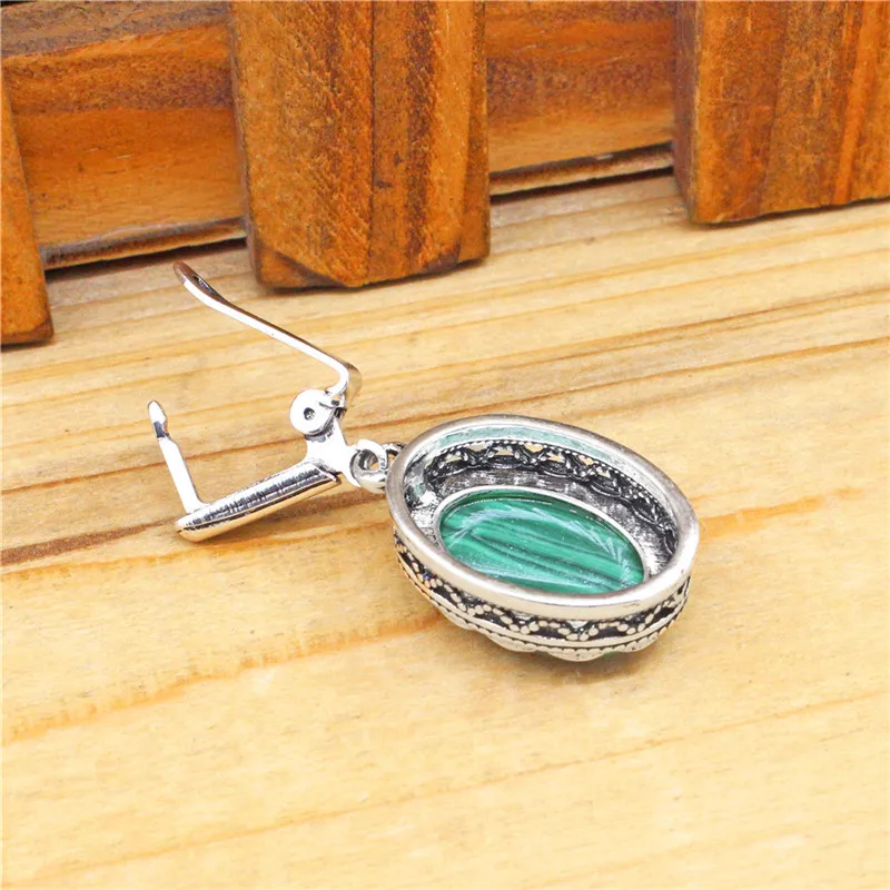 Flower Oval Malachite Dangle E - Vintage Fashion Looks recension och pris