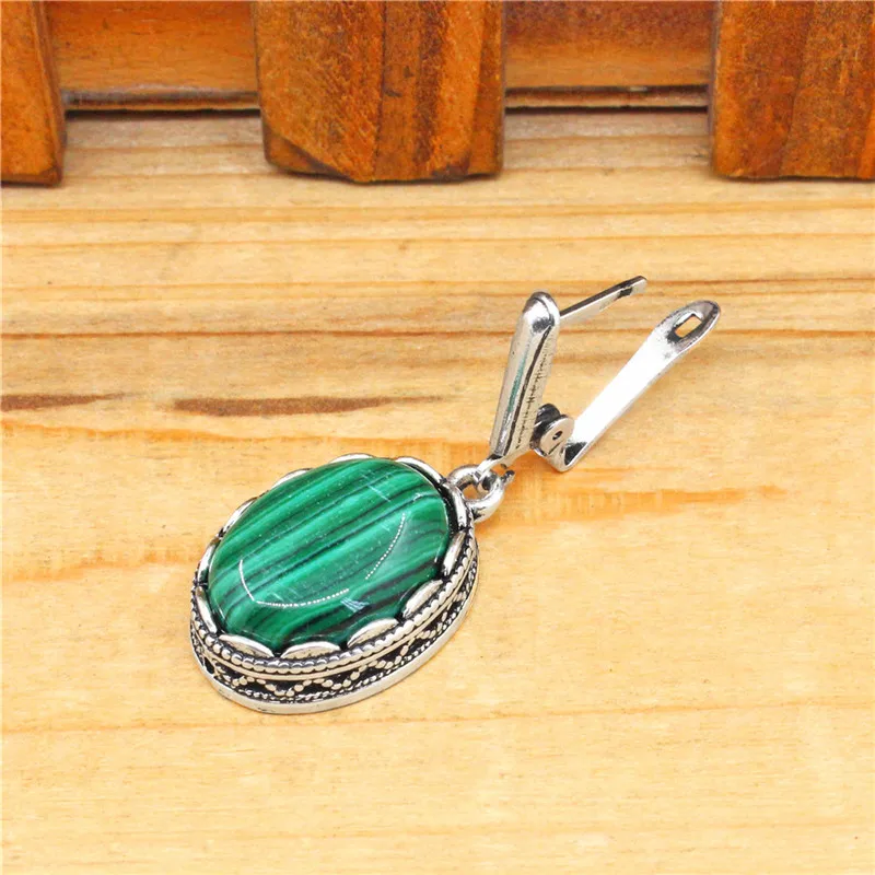 Flower Oval Malachite Dangle E - Vintage Fashion Looks recension och pris