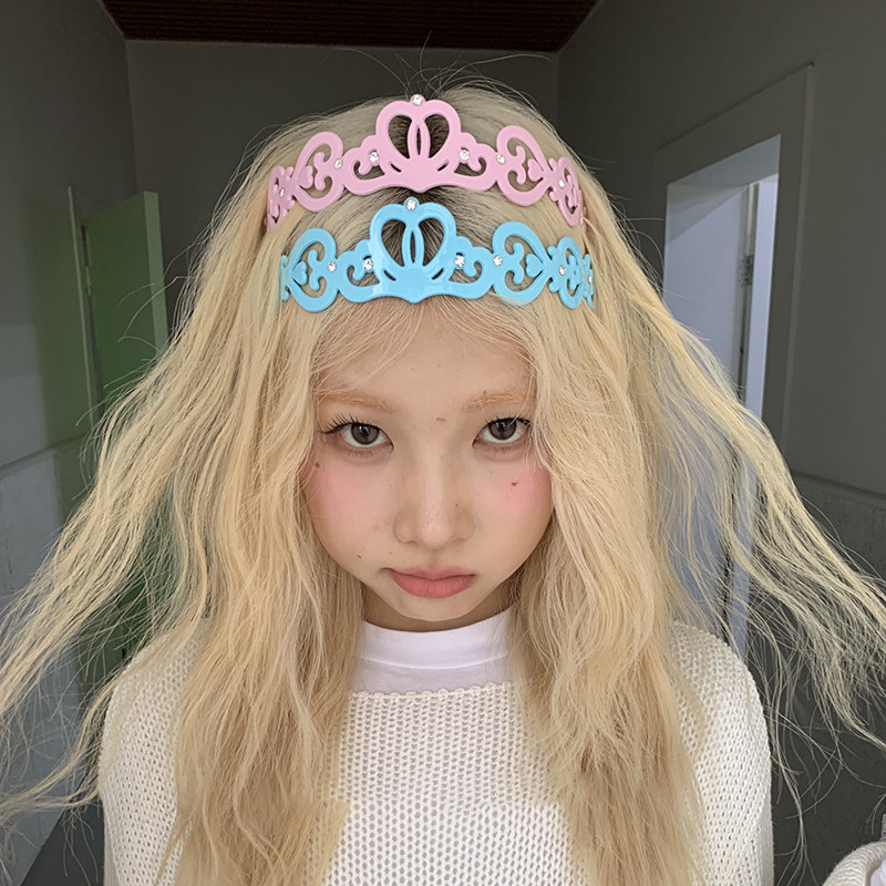 Y2K Vintage Millennium Crown S - Vintage Fashion Photography recension och pris